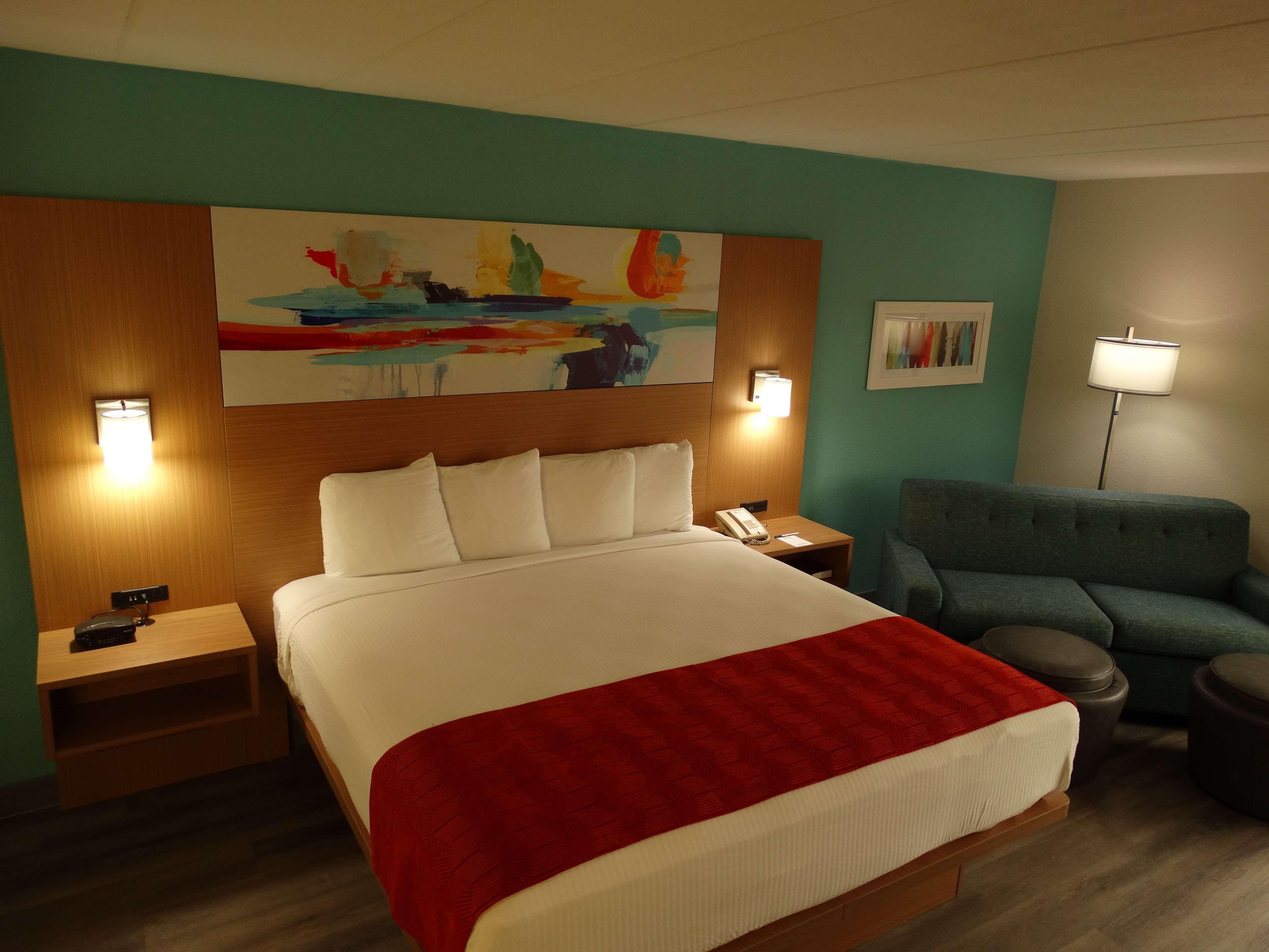 Best Western Plus Executive Hotel Richmond Dumbarton Экстерьер фото