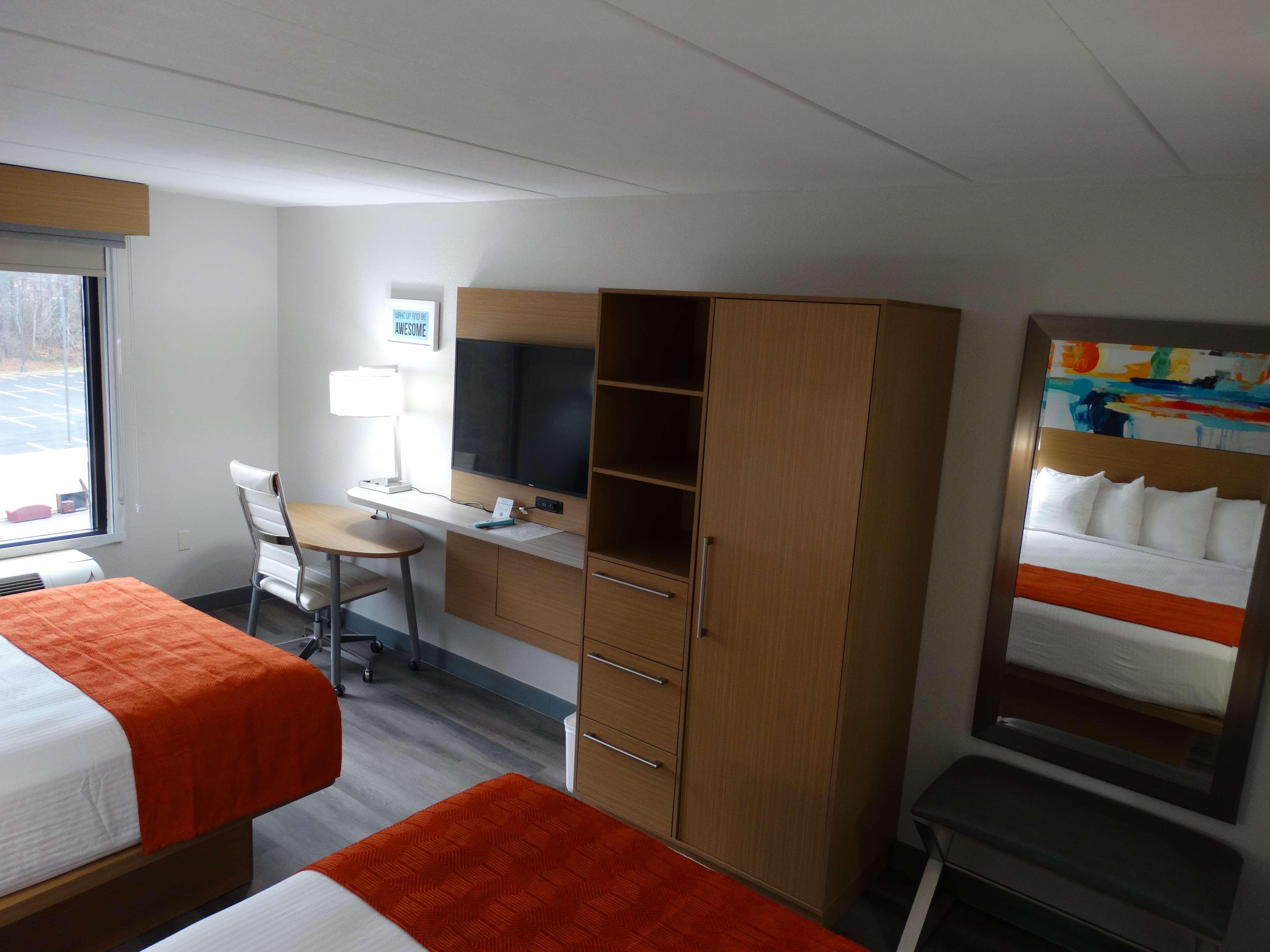 Best Western Plus Executive Hotel Richmond Dumbarton Экстерьер фото