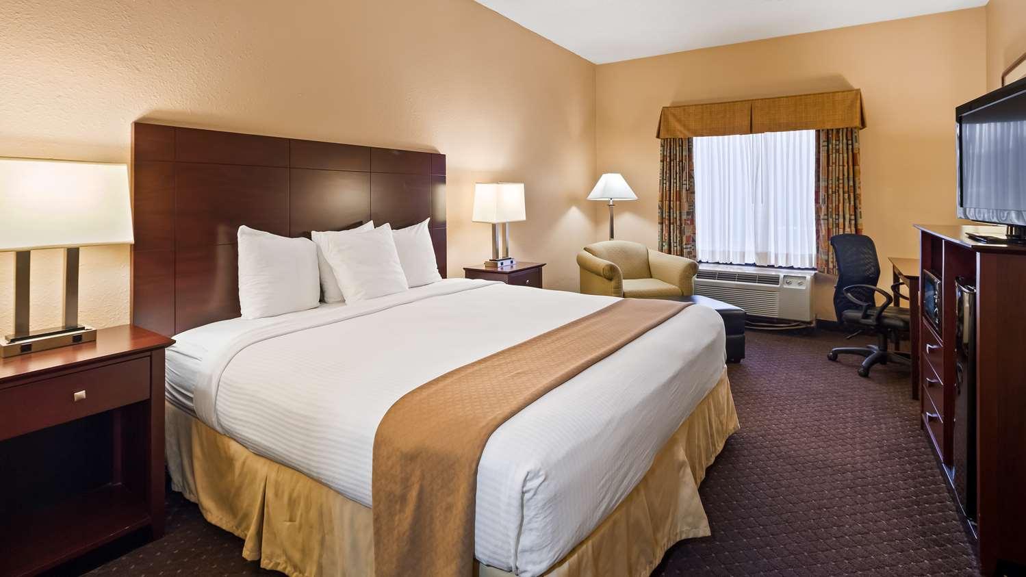 Best Western Plus Executive Hotel Richmond Dumbarton Экстерьер фото