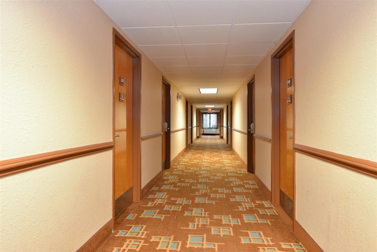 Best Western Plus Executive Hotel Richmond Dumbarton Экстерьер фото