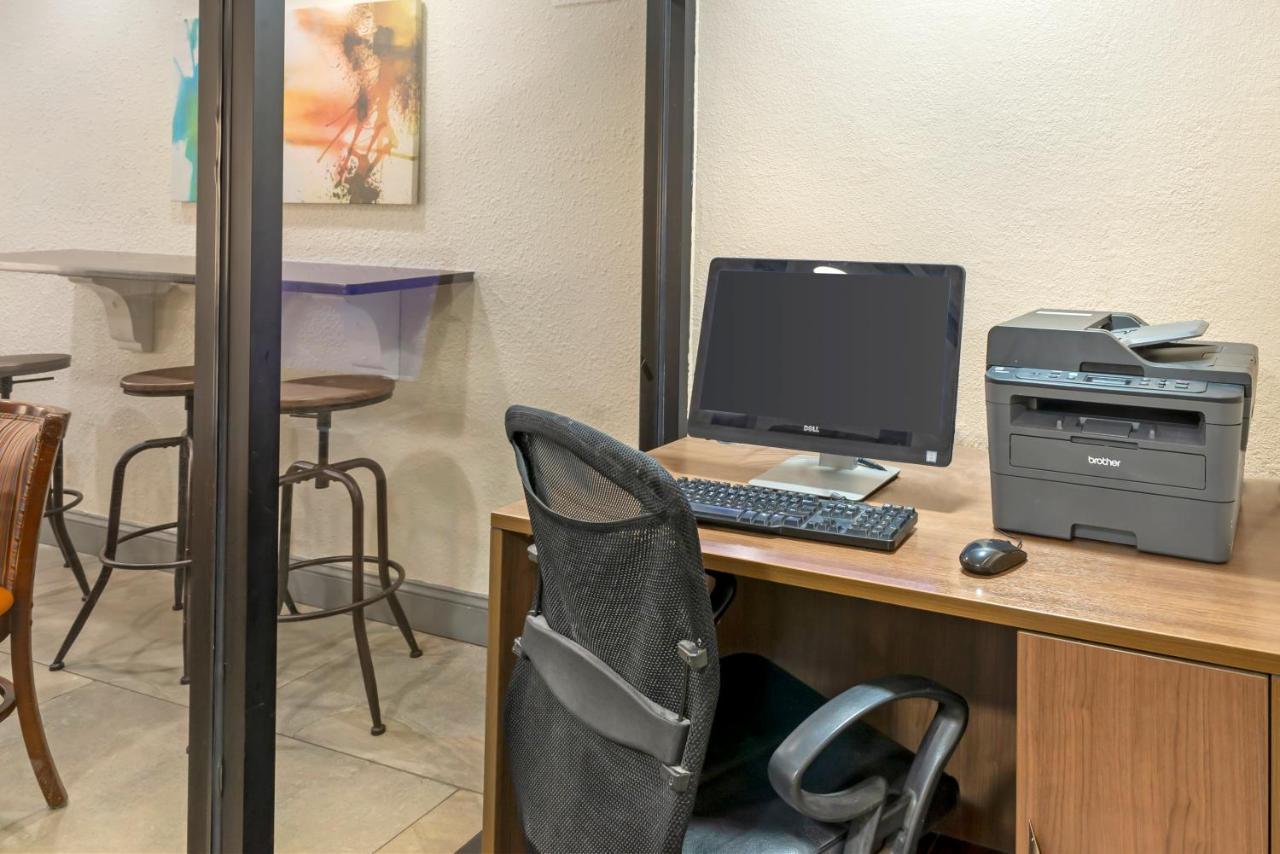 Best Western Plus Executive Hotel Richmond Dumbarton Экстерьер фото