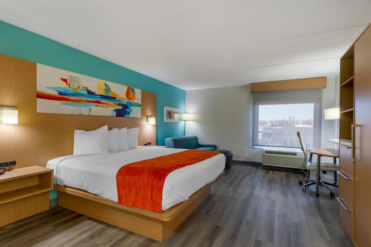 Best Western Plus Executive Hotel Richmond Dumbarton Экстерьер фото