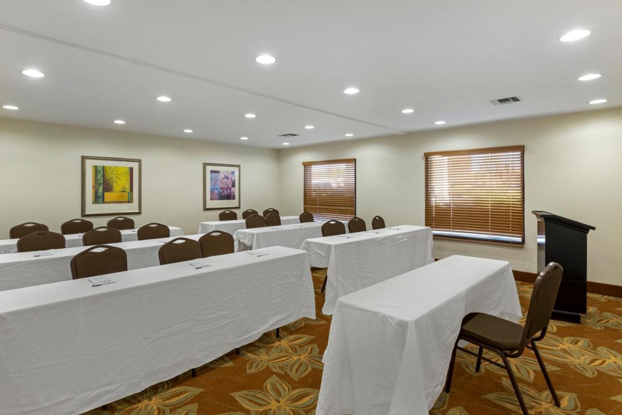 Best Western Plus Executive Hotel Richmond Dumbarton Экстерьер фото