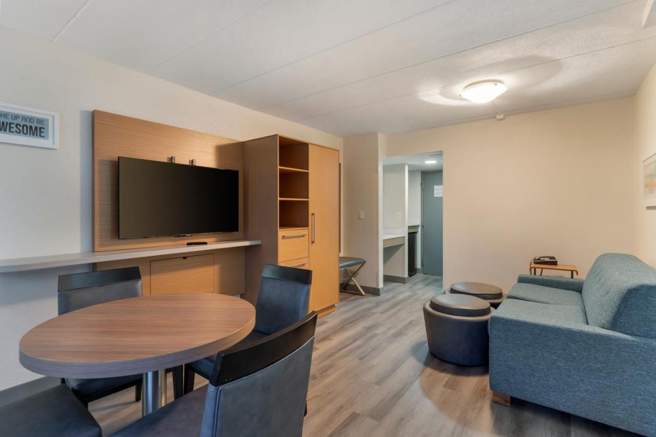 Best Western Plus Executive Hotel Richmond Dumbarton Экстерьер фото