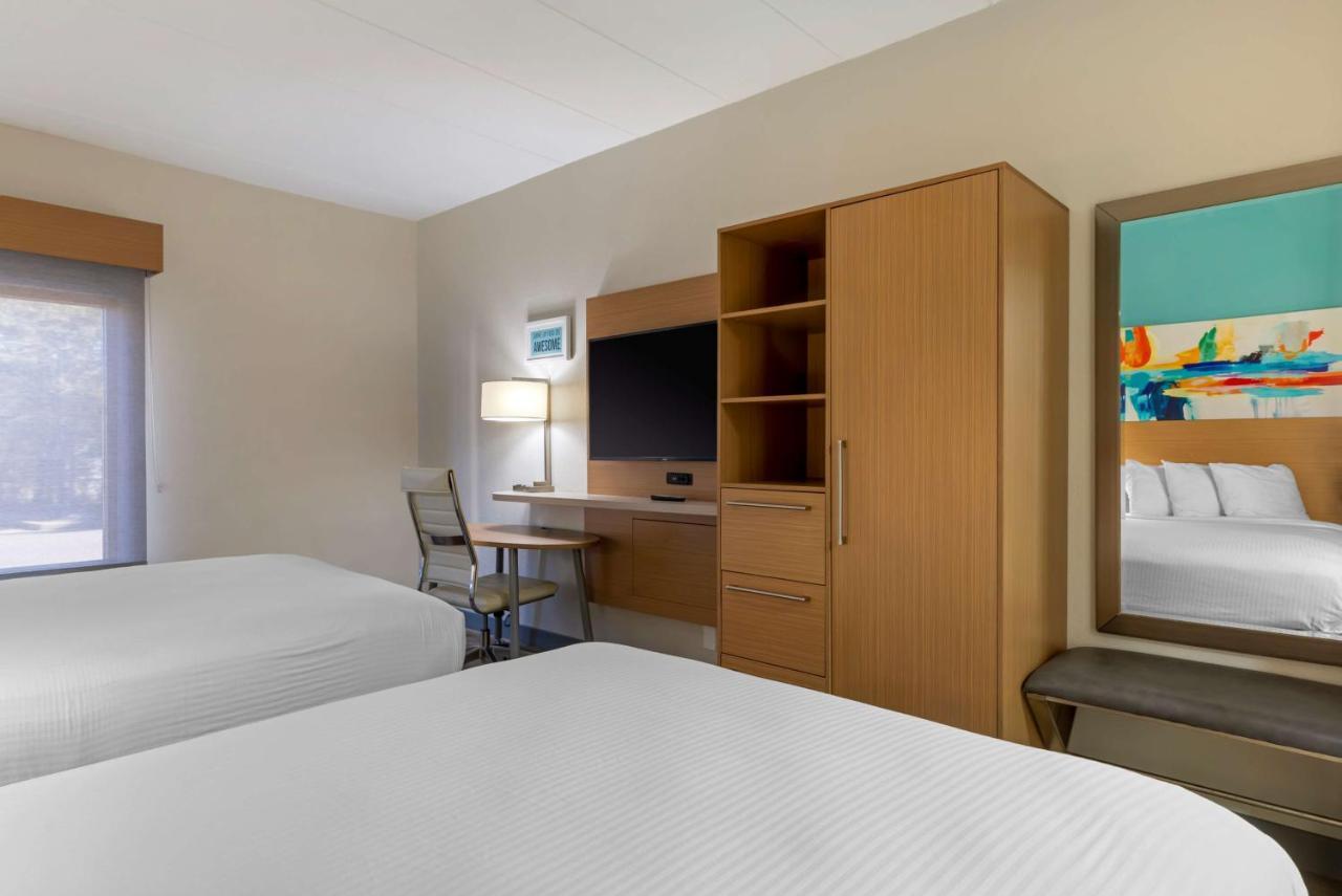 Best Western Plus Executive Hotel Richmond Dumbarton Экстерьер фото