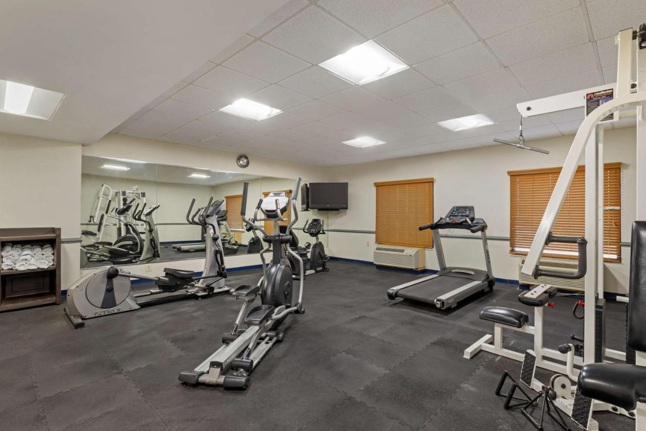 Best Western Plus Executive Hotel Richmond Dumbarton Экстерьер фото